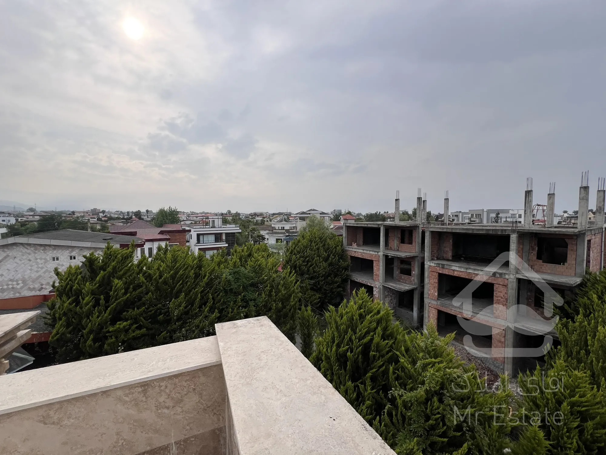 فروش ویلا شهرکی استخردار ۳۰۰ متر/مدارک کامل/لتینگان نوشهر