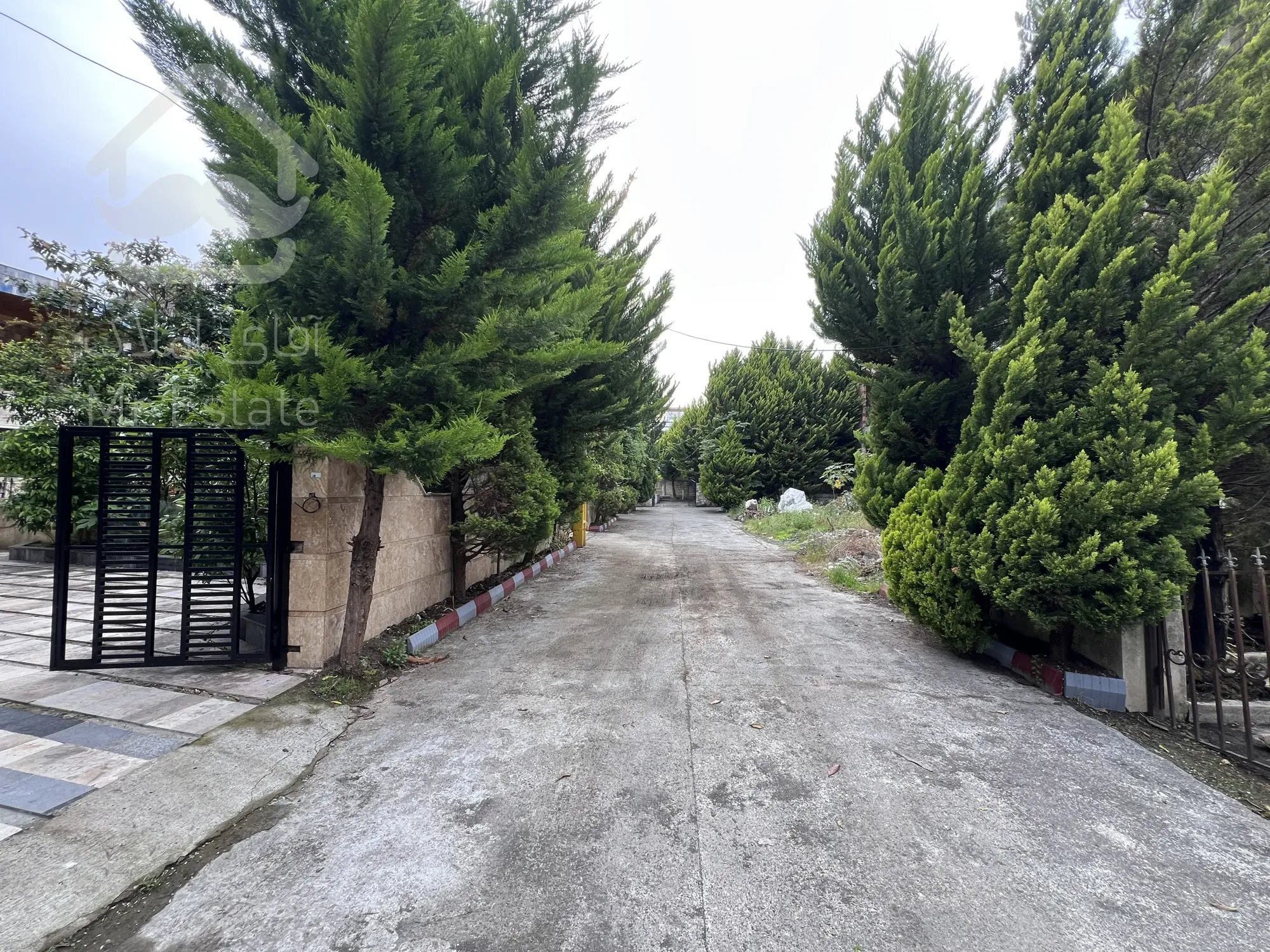 فروش ویلا شهرکی استخردار ۳۰۰ متر/مدارک کامل/لتینگان نوشهر