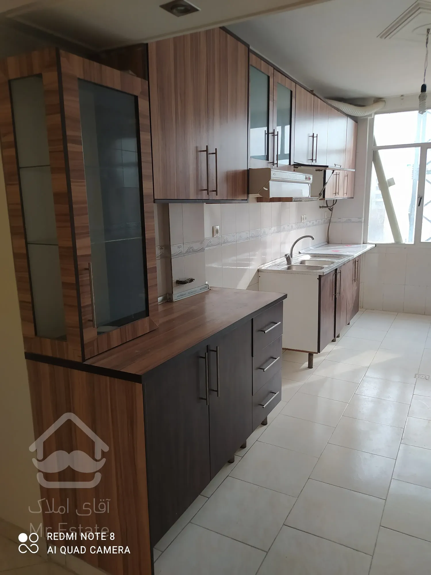 آپارتمان ۹۵ متری تک واحدی  تمیز  رنگ شده