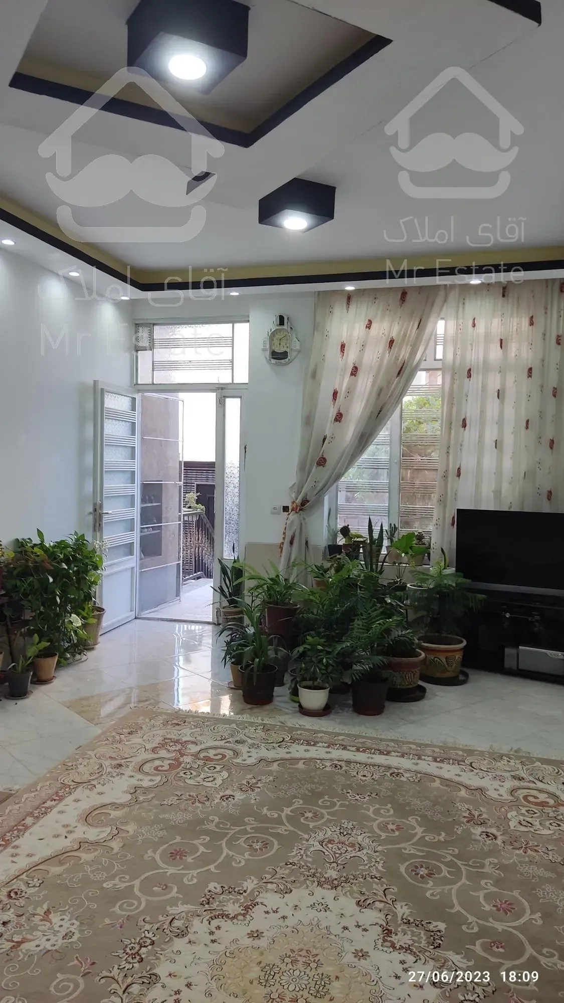 منزل ویلایی دو طبقه درب از حیاط