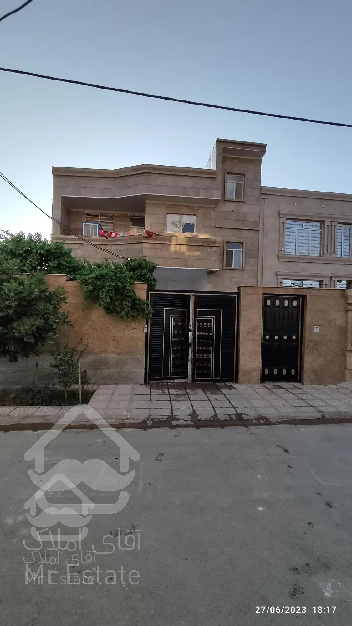 منزل ویلایی دو طبقه درب از حیاط