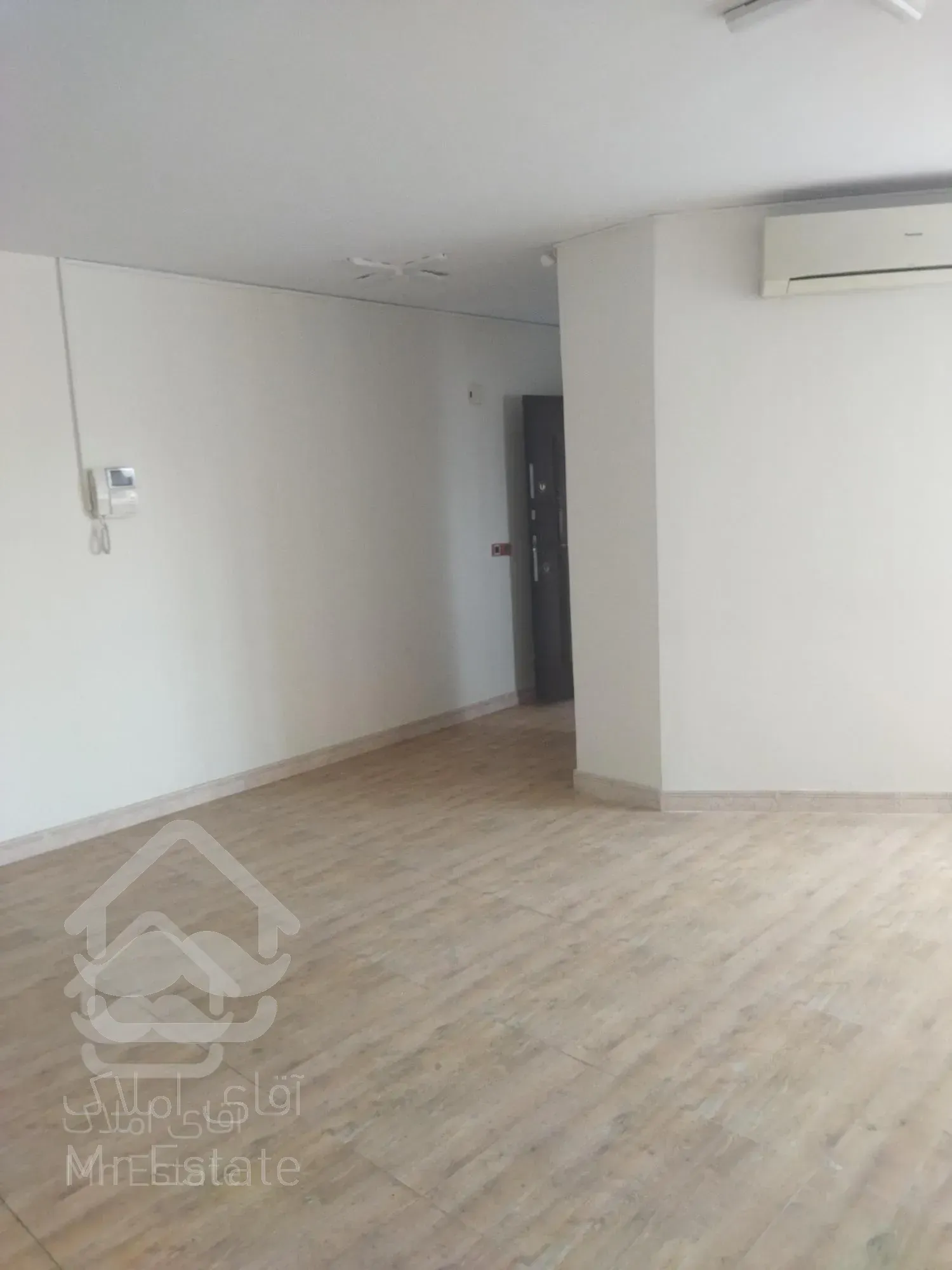 کریم خان ۱۳۵ متر سند اداری