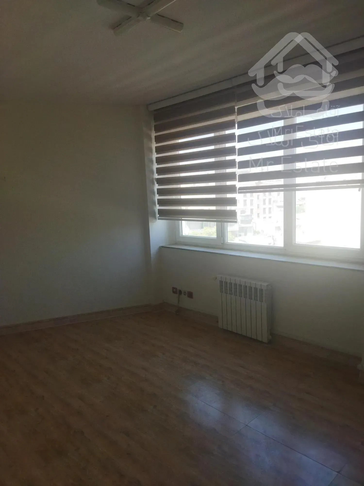 کریم خان ۱۳۵ متر سند اداری