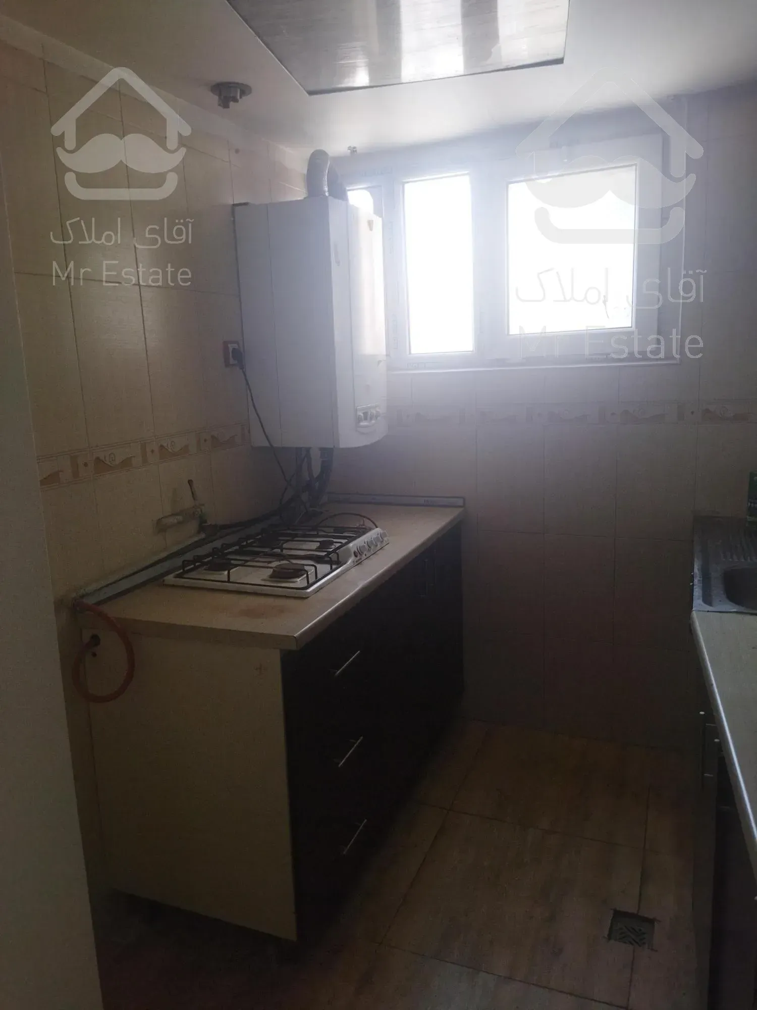 کریم خان ۱۳۵ متر سند اداری