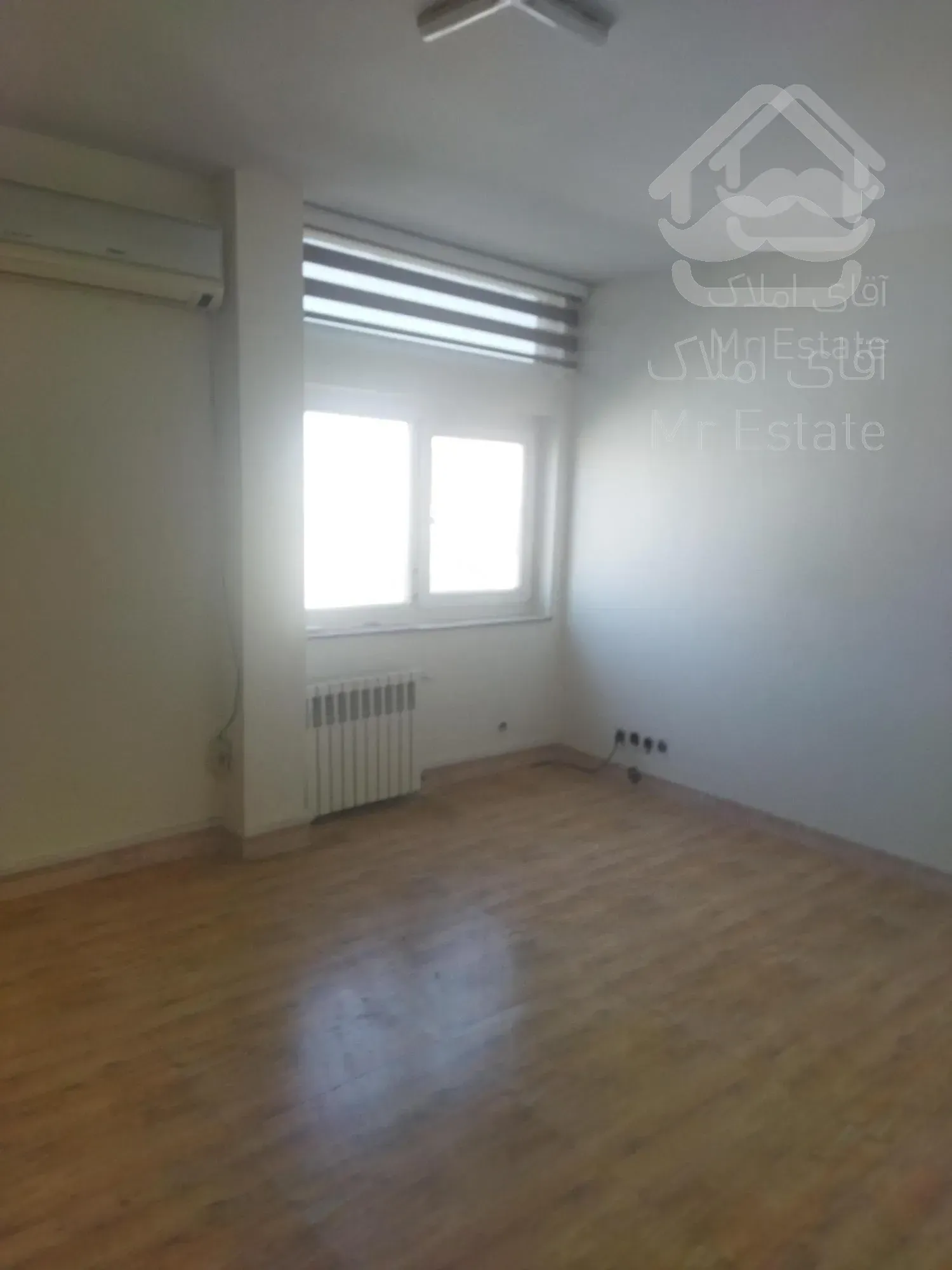 کریم خان ۱۳۵ متر سند اداری