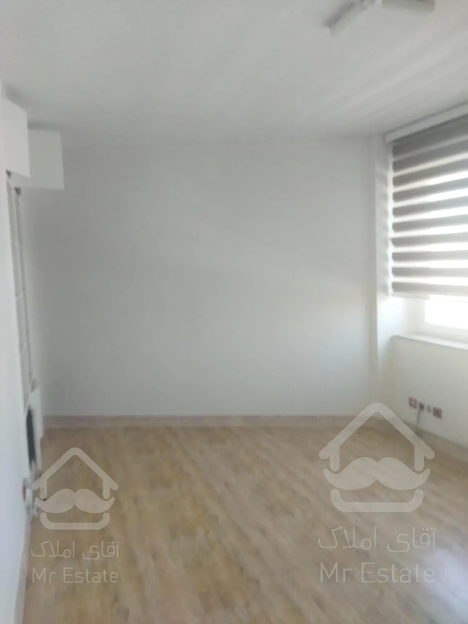 کریم خان ۱۳۵ متر سند اداری