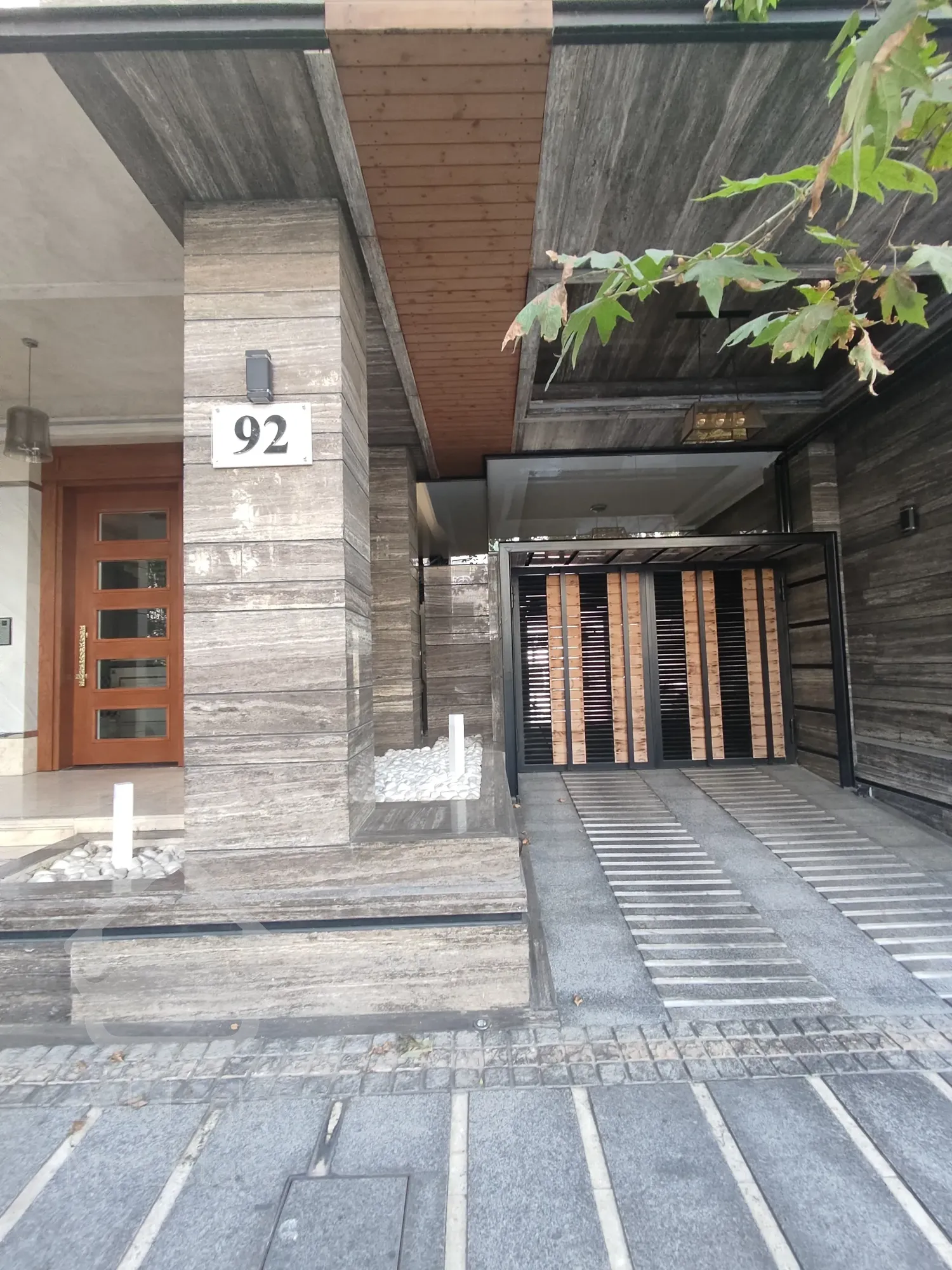 224 متری پاسداران