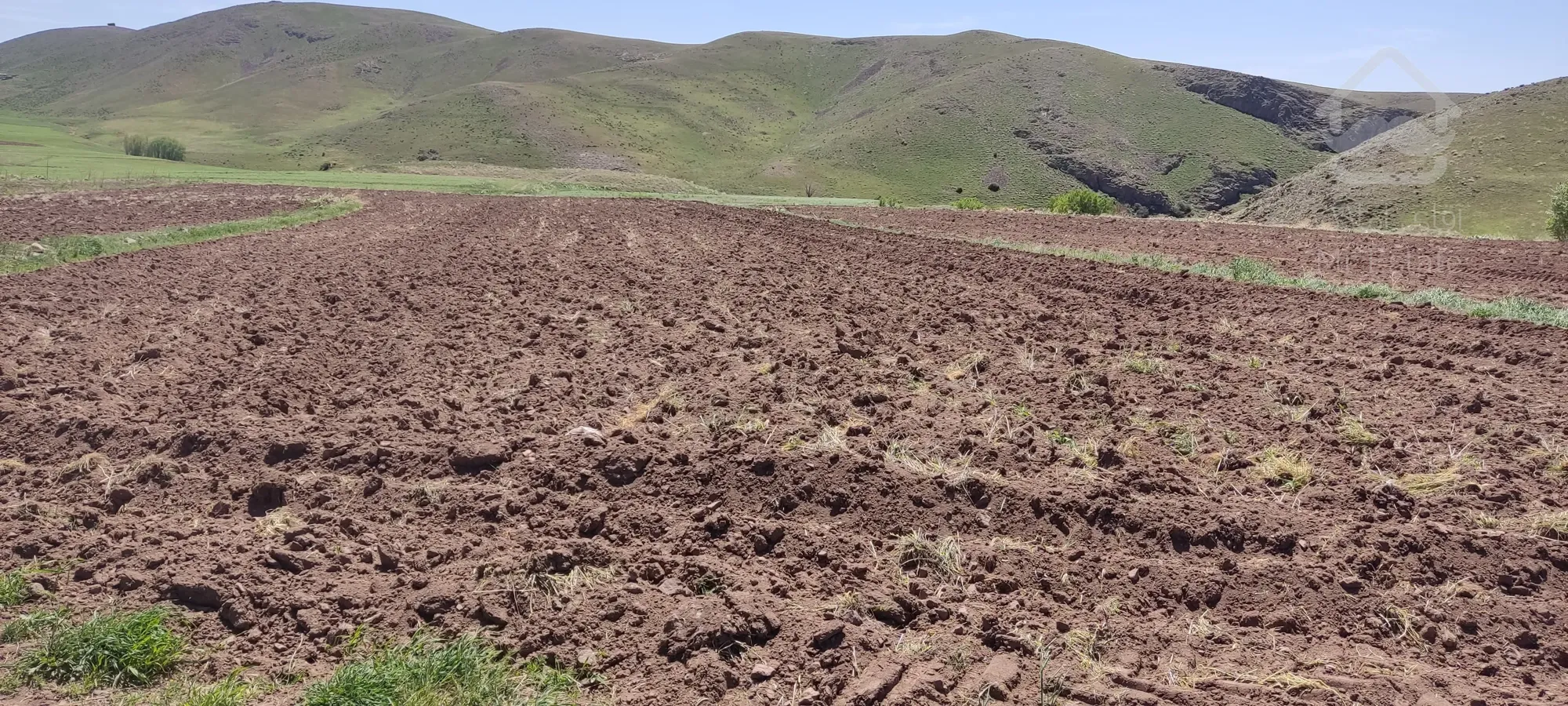 زمین مناسب برای باغ داری