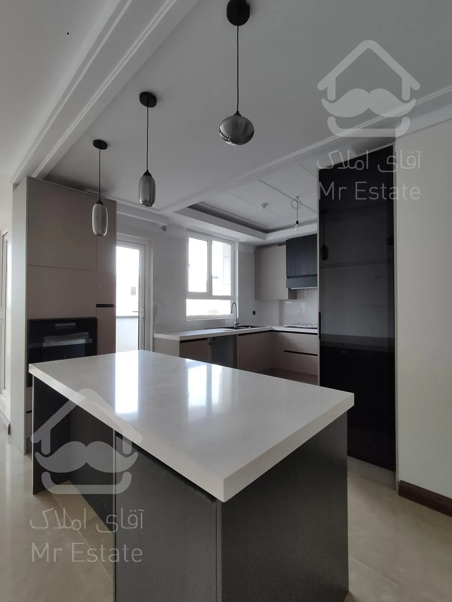 فروش ۲۱۵متری تک‌واحدی نوساز دیباجی جنوبی