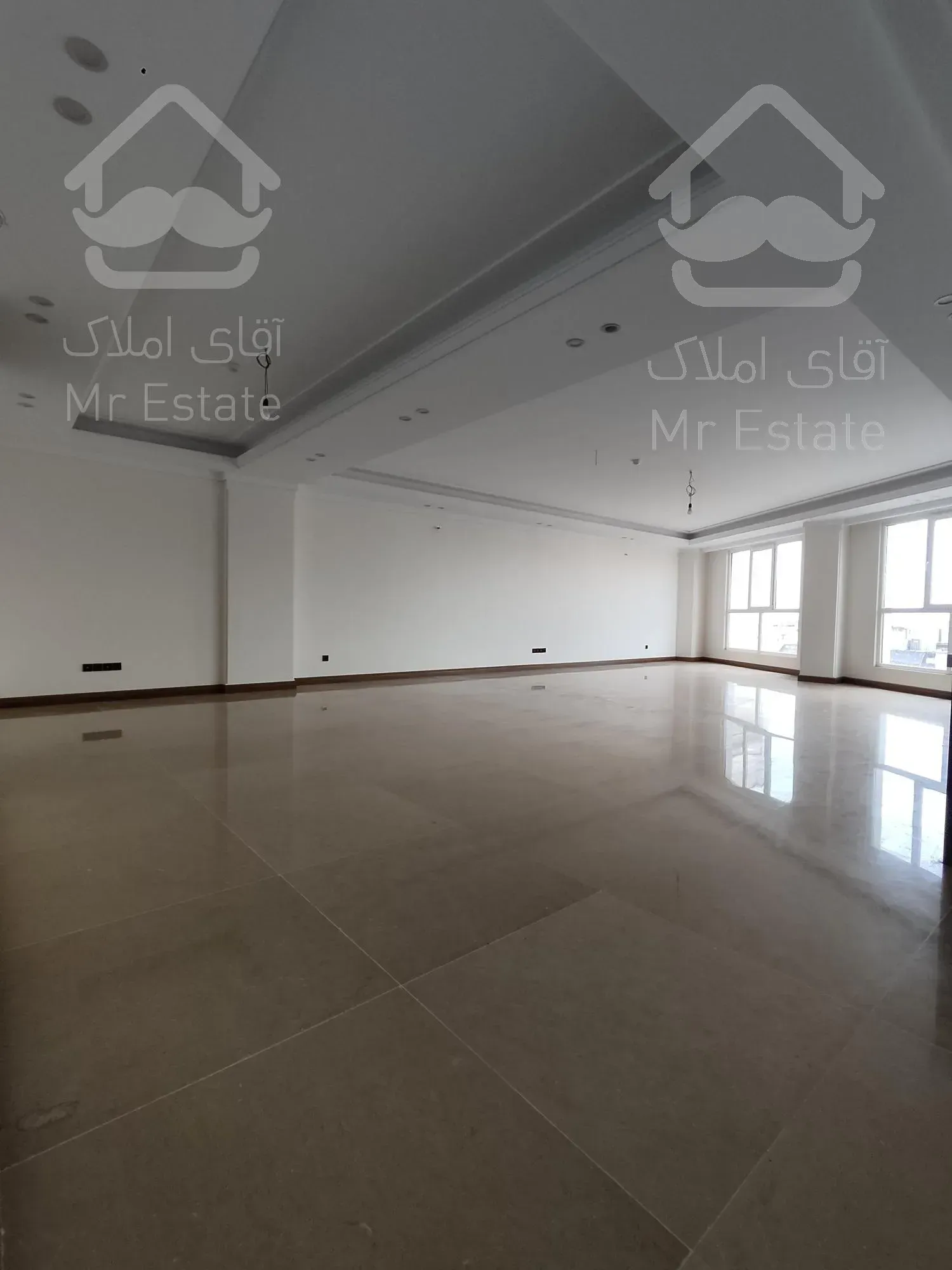 فروش ۲۱۵متری تک‌واحدی نوساز دیباجی جنوبی