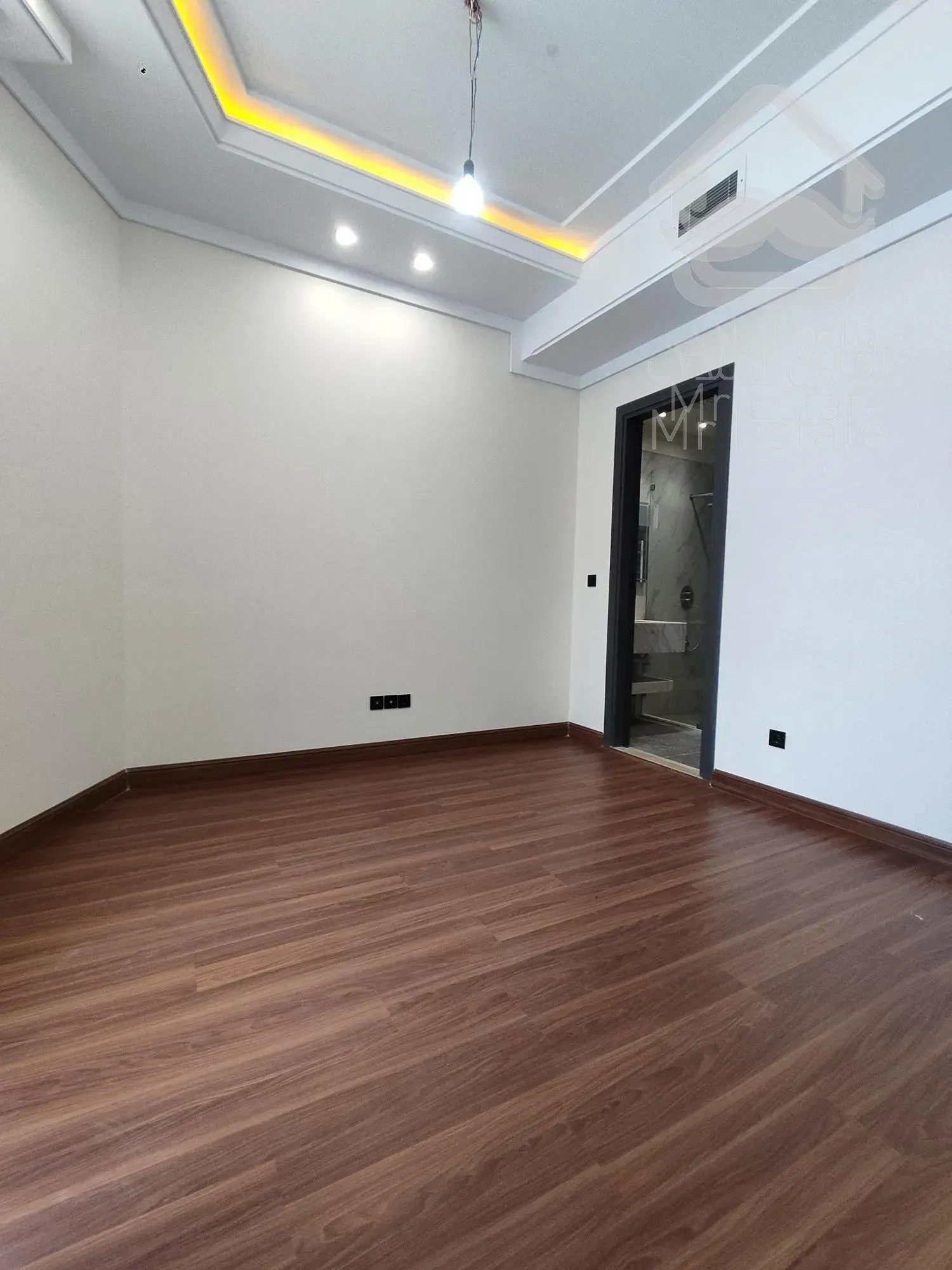 فروش ۲۱۵متری تک‌واحدی نوساز دیباجی جنوبی