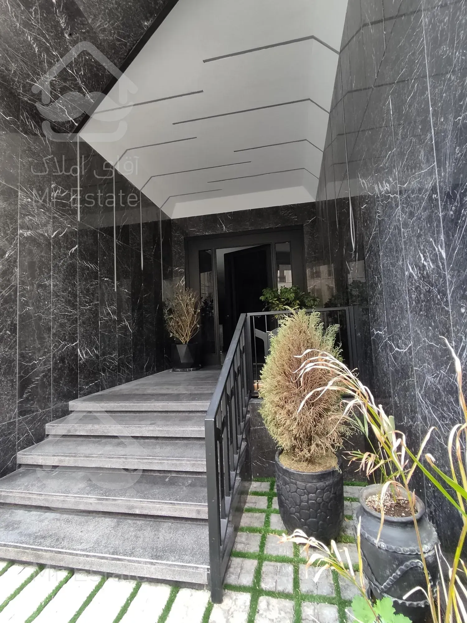 فروش ۲۱۵متری تک‌واحدی نوساز دیباجی جنوبی