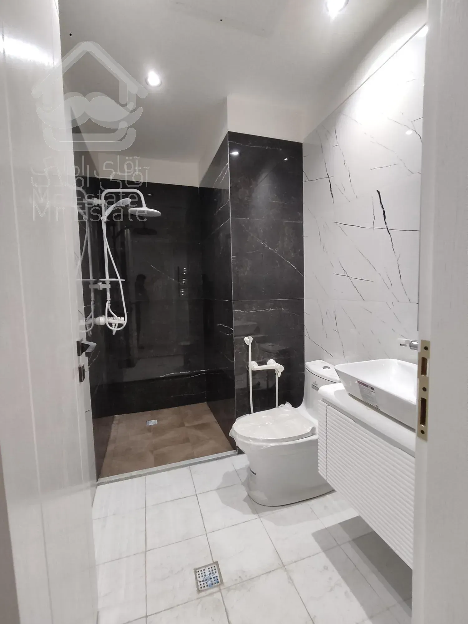 فروش ۱۳۵متری ۳خواب نوساز فول مشاعات دیباجی جنوبی