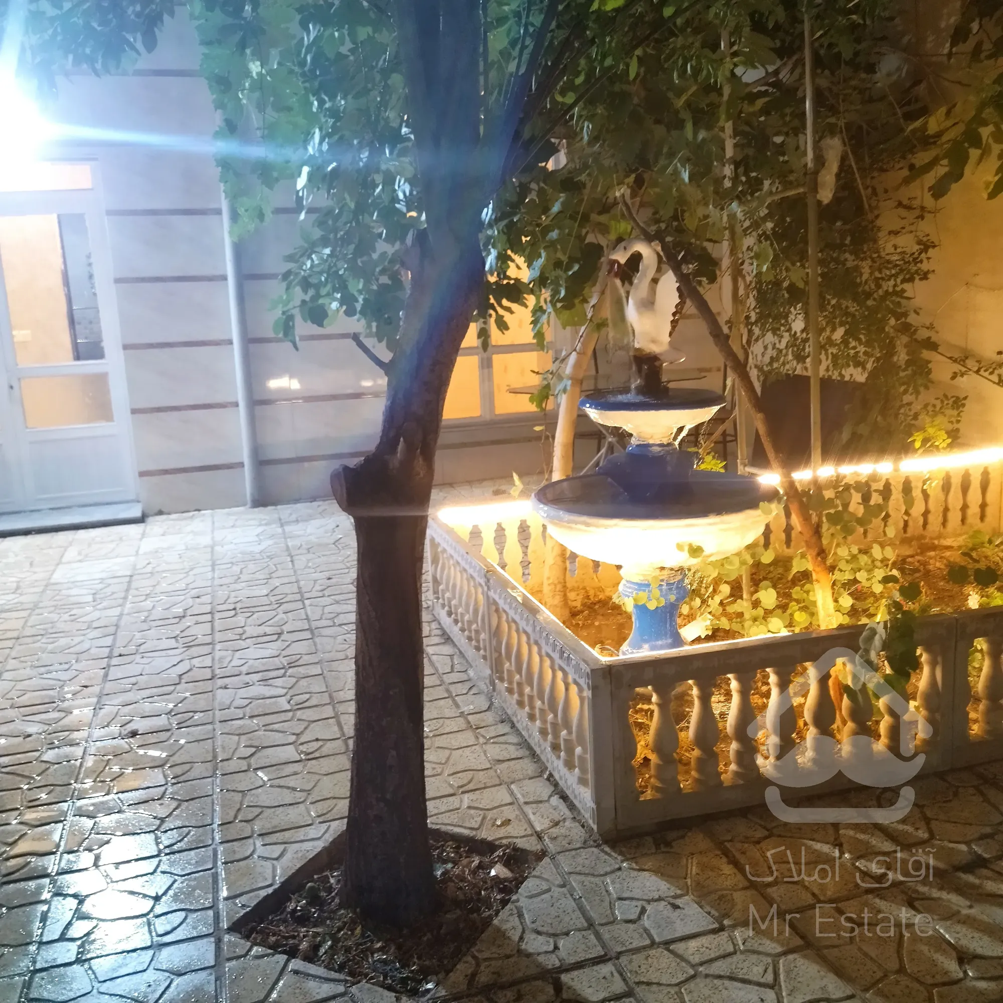 حیاط یک طبقه سرمایه گذاری تاپ لوکیشن خیابان آبرسان دمشقیه