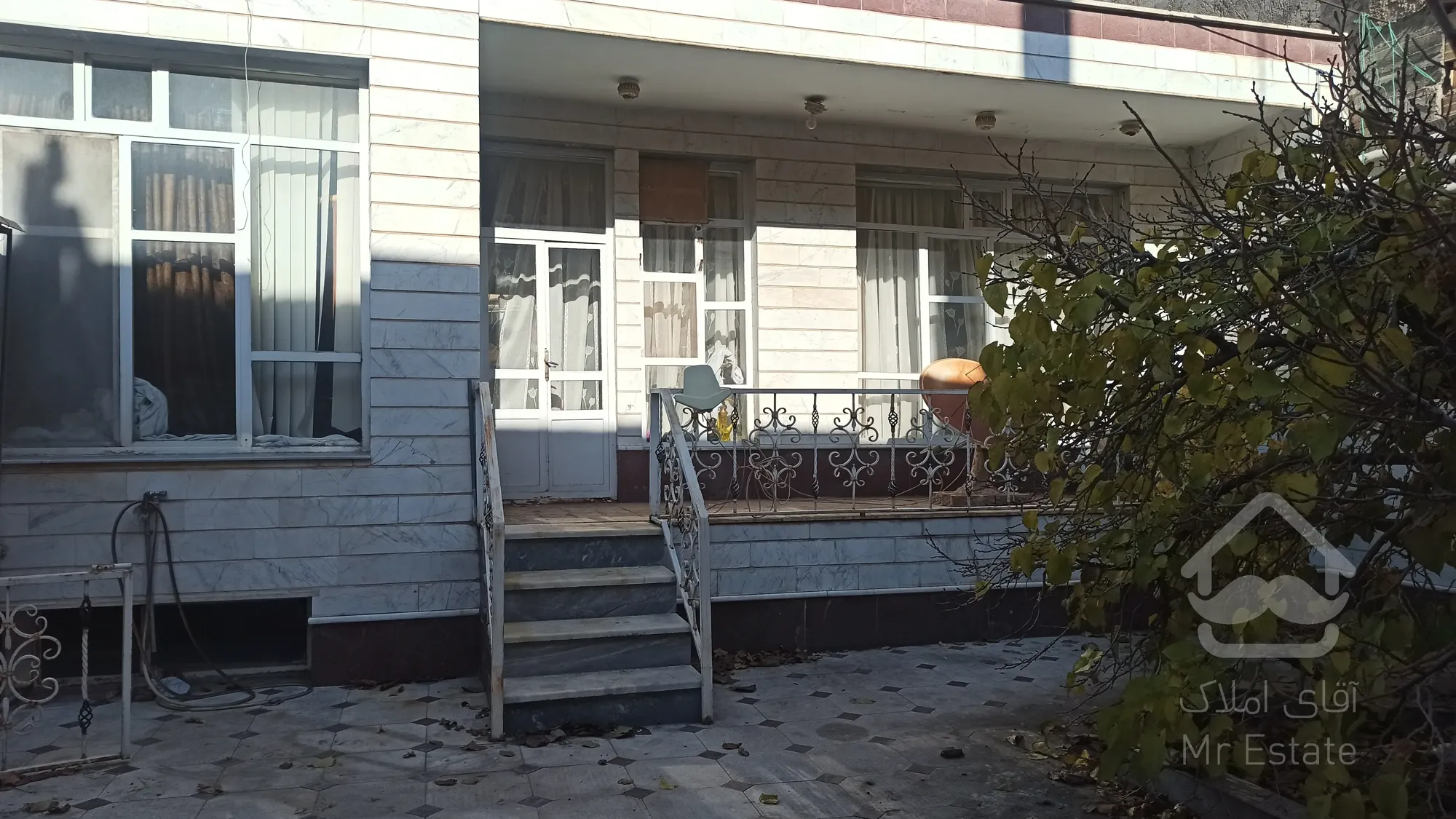 حیاط در خیابان قدس قره آغاج، کوی فروردین 258 متر