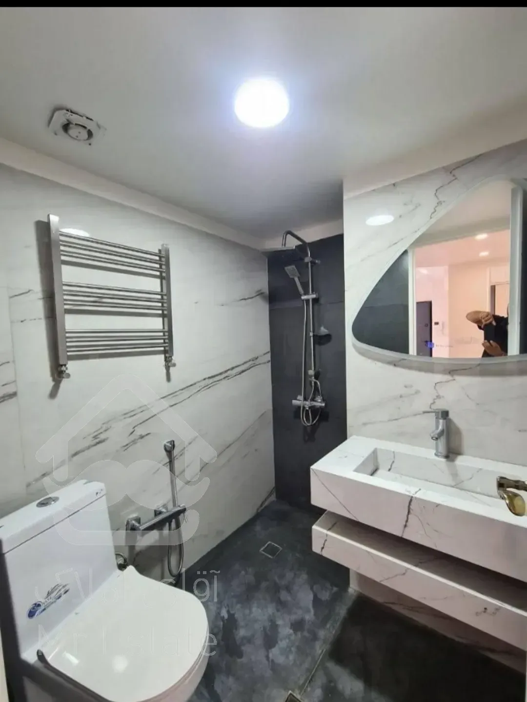 فروش واحد ۱۰۲متری منطقه ۲۲خوش نقشه موقعیت عالی اقساطی