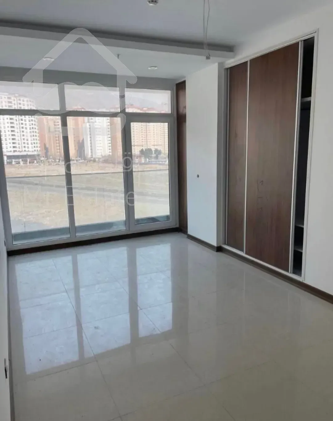 واحد ۱۰۰متری/برج باغ*چیتگر*ایرانمال/معاوضه