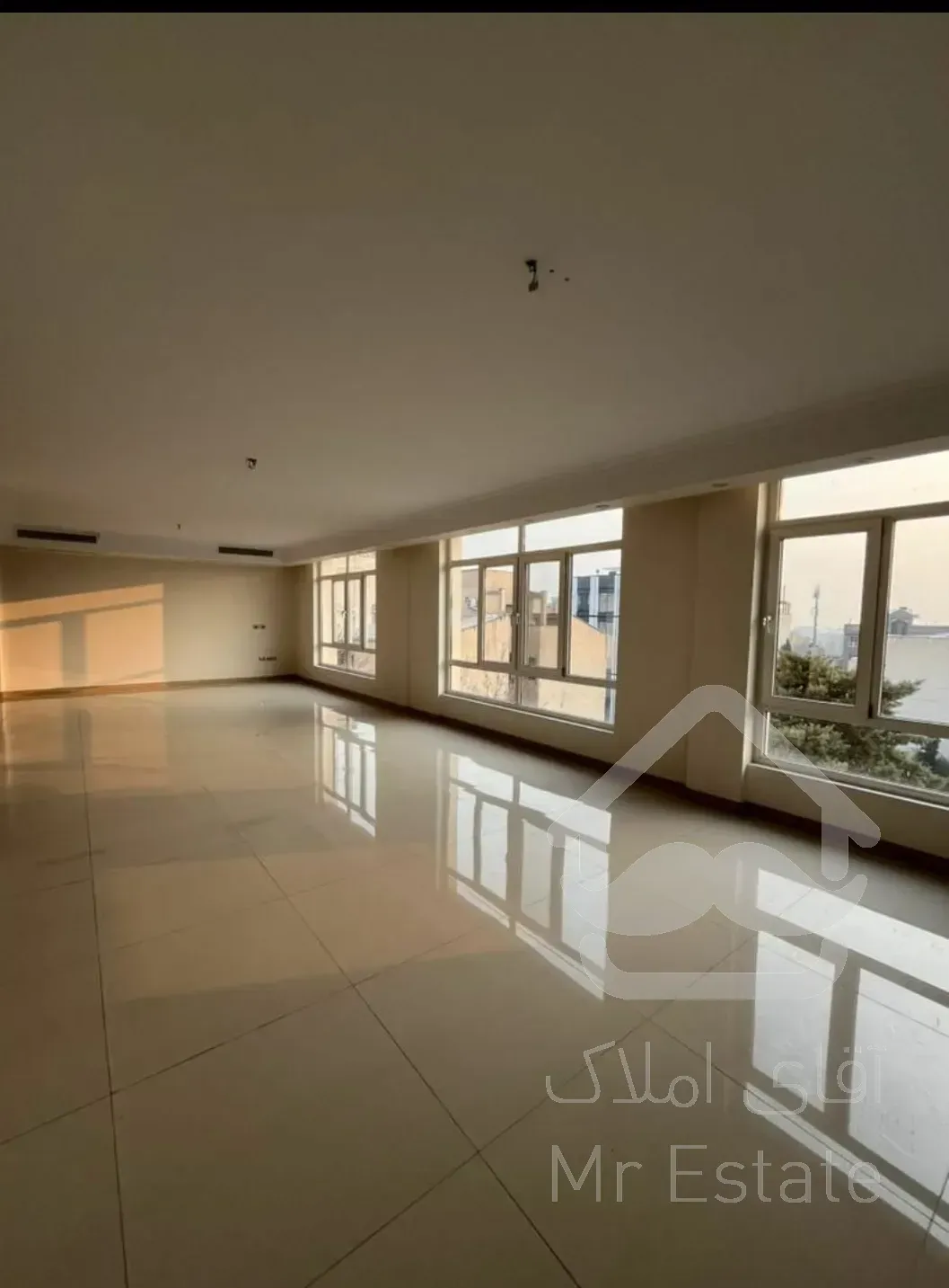 ۱۹۵متری سه خواب خوش نقشه زیر قیمتا