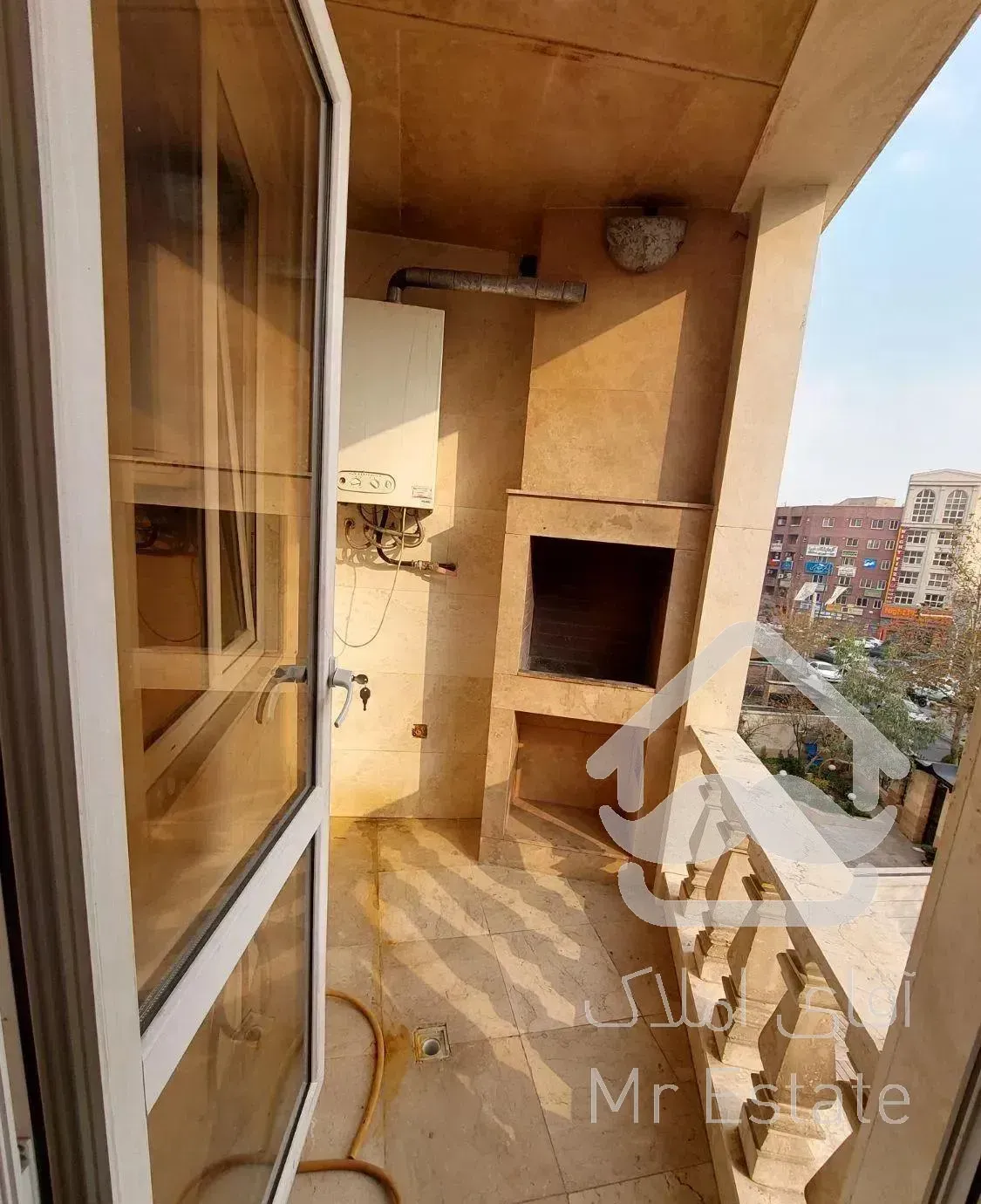 فرمانیه ۱۲۰ متر با نورگیری مناسب