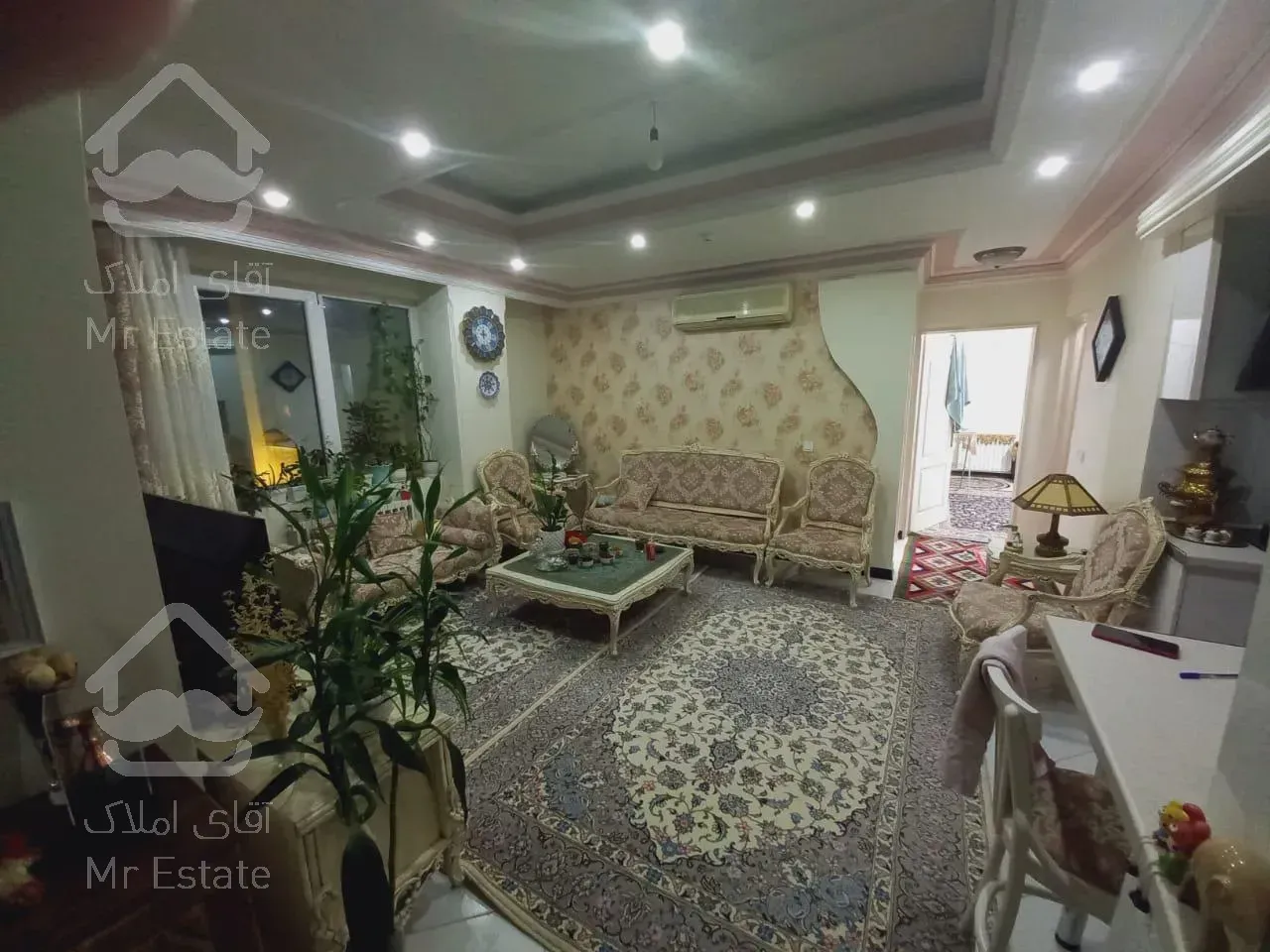 ۸۴ متری میدان ساحل دریاچه