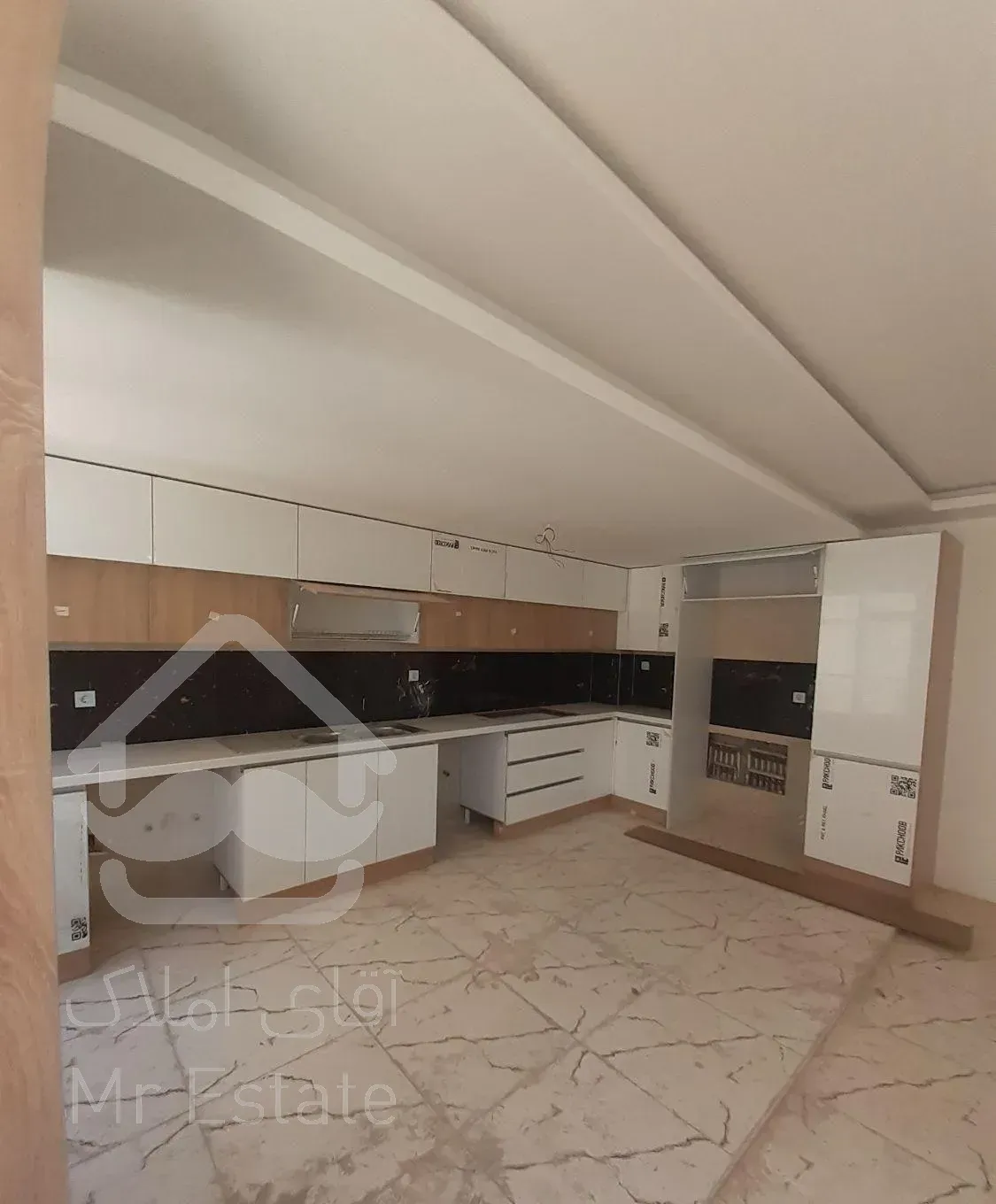 آپارتمان۲خوابه/۱۲۰متری/نیمه تجهیز،صفر/هرمزگان