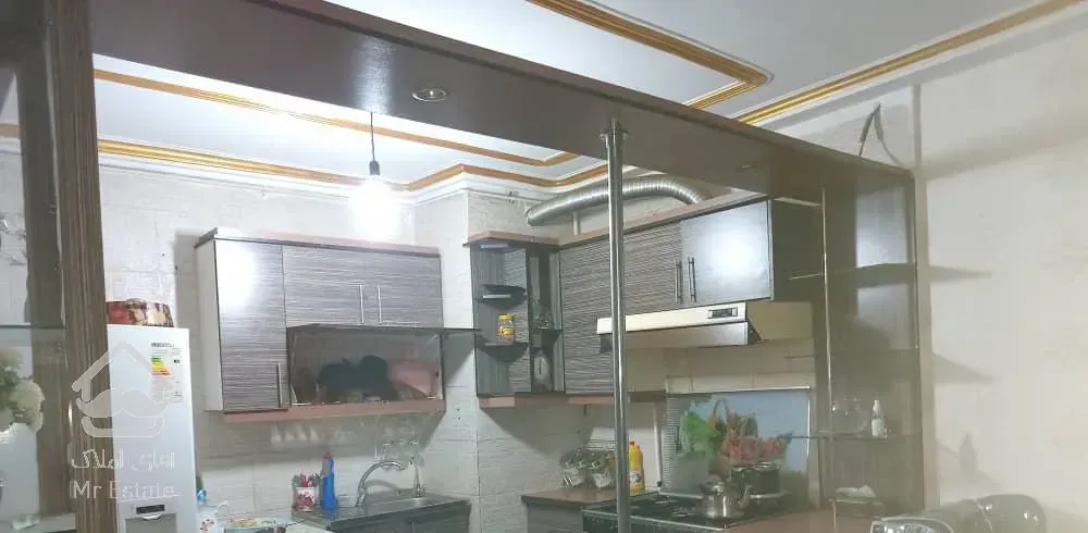 اپارتمان دو خوابه تمیز و کاغذ دیواری شده