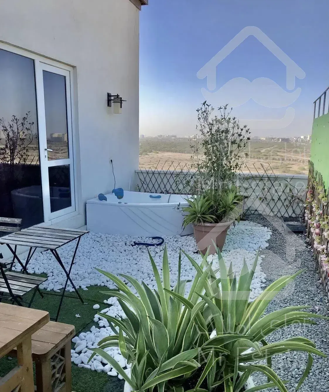 دوخواب  پنت هاوس با جکوزی