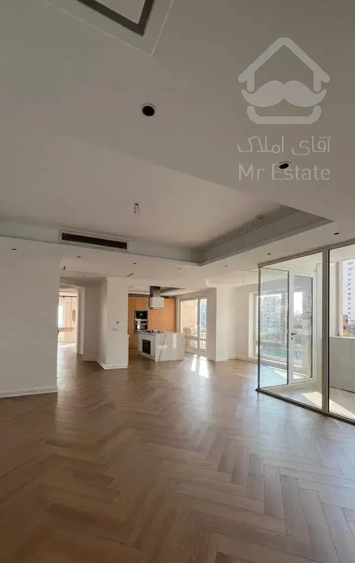 ۲۱۰ متر شمال جردن / ۲پارکینگ / ۳سال ساخت