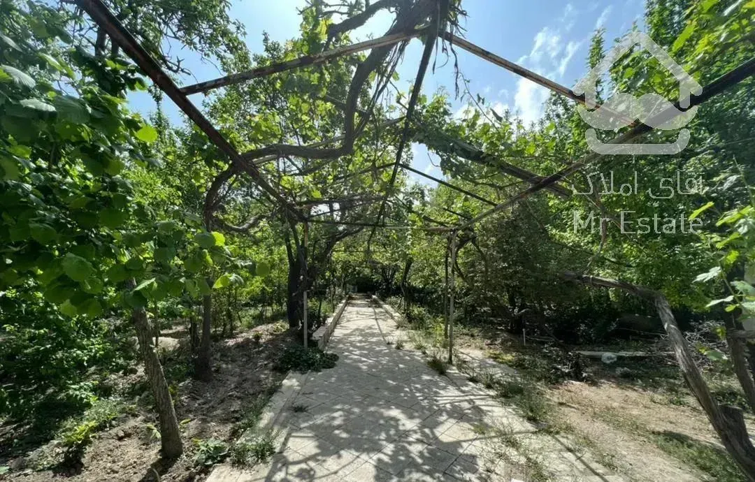 باغ ۲۱۰۰ متری با بنای ۵۰۰ متری