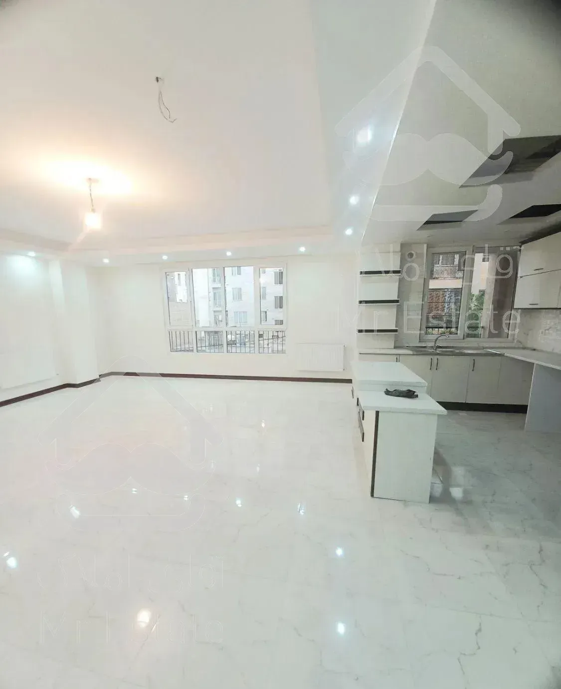 ۱۳۰ متر ۳ خواب فول کلید نخورده سالن پرده خور