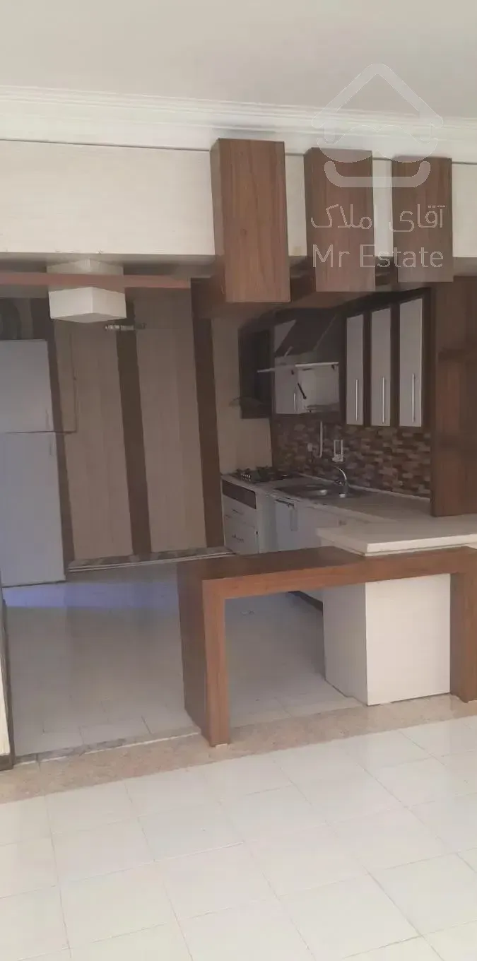 آپارتمان ۹۵ متری طبقه همکف