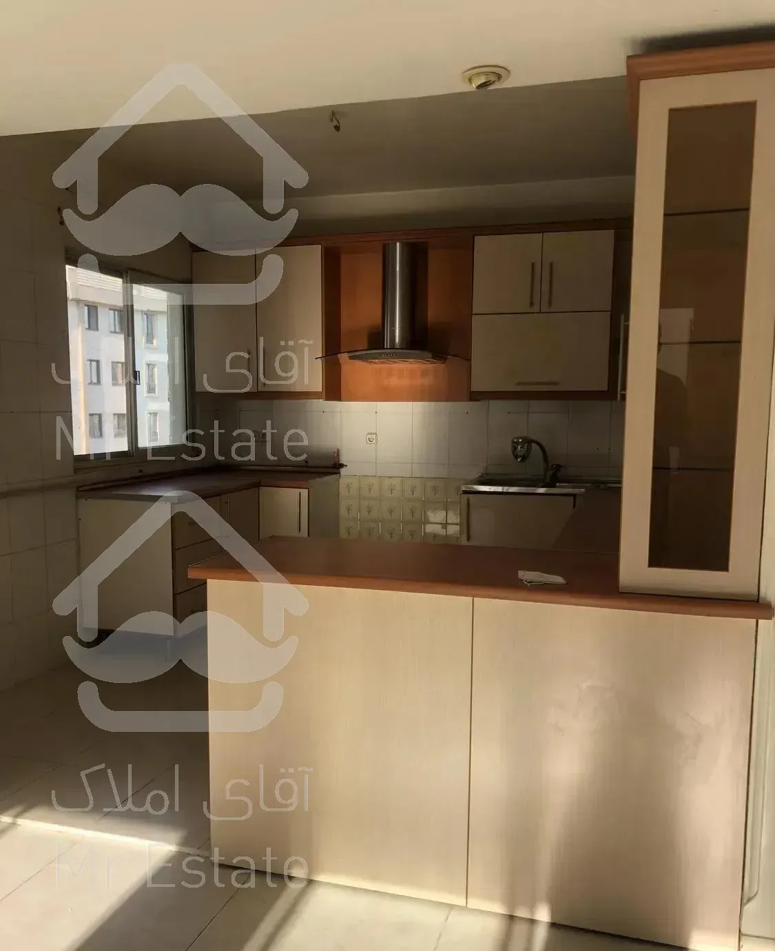 اشرفی اصفهانی /۱۰۰متر/ طلایی سرمایه گذاری