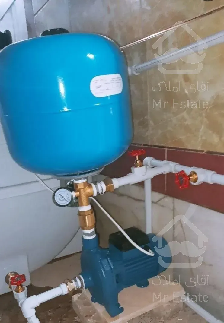 لوله کشی آب و فاضلاب .تعمییر پمپ آب در محل