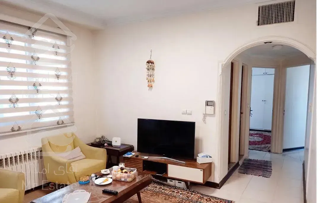 بالاتر از میدان کتاب بعد رستورانها کوچه گلبرگ سوم