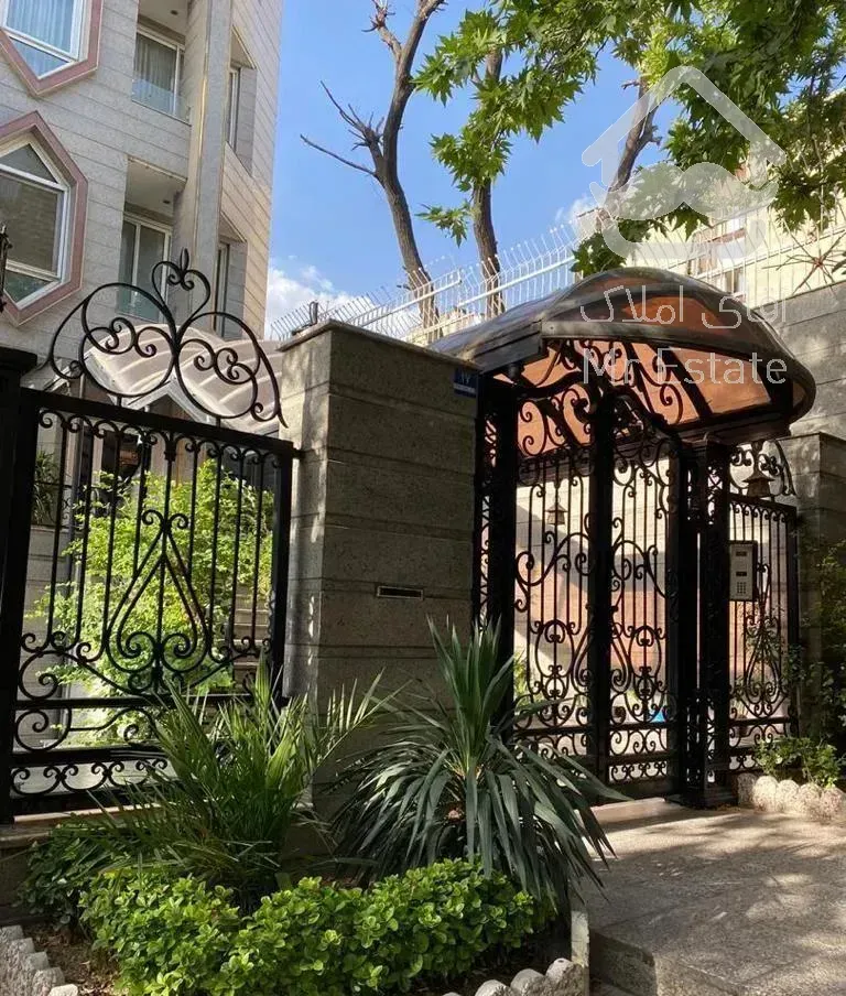 ۱۶۰متری ۳خواب.۲پارکینگ.ولیعصر پارک ملت