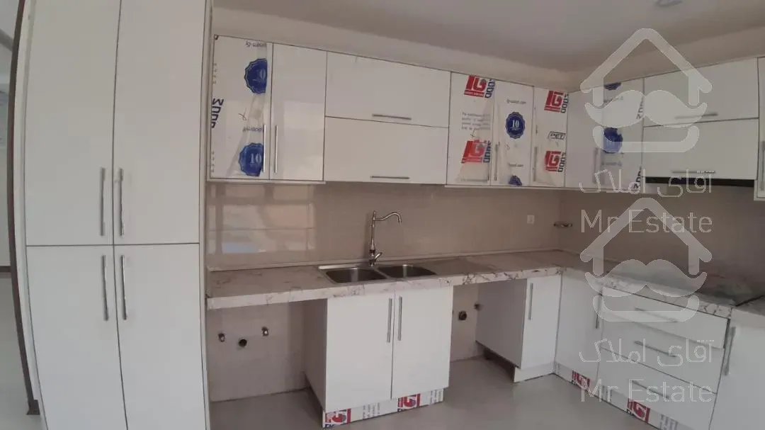 سکونت در عمارت ابر قدرت ها/۱۴۵ متر رونیکا پالاس پونک