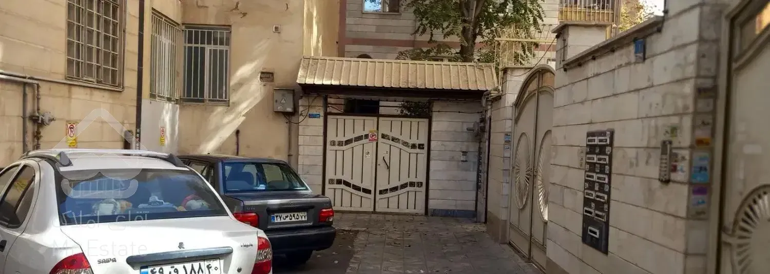 فروش یک واحد زیر همکف ولی نیم همکف هستش