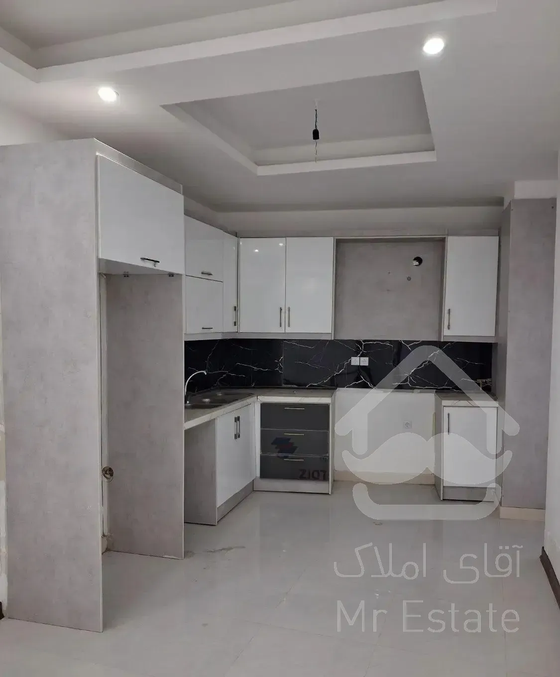 ۱۰۲متری نوساز/فول/ مقرون بصرفه/طبقه بالا