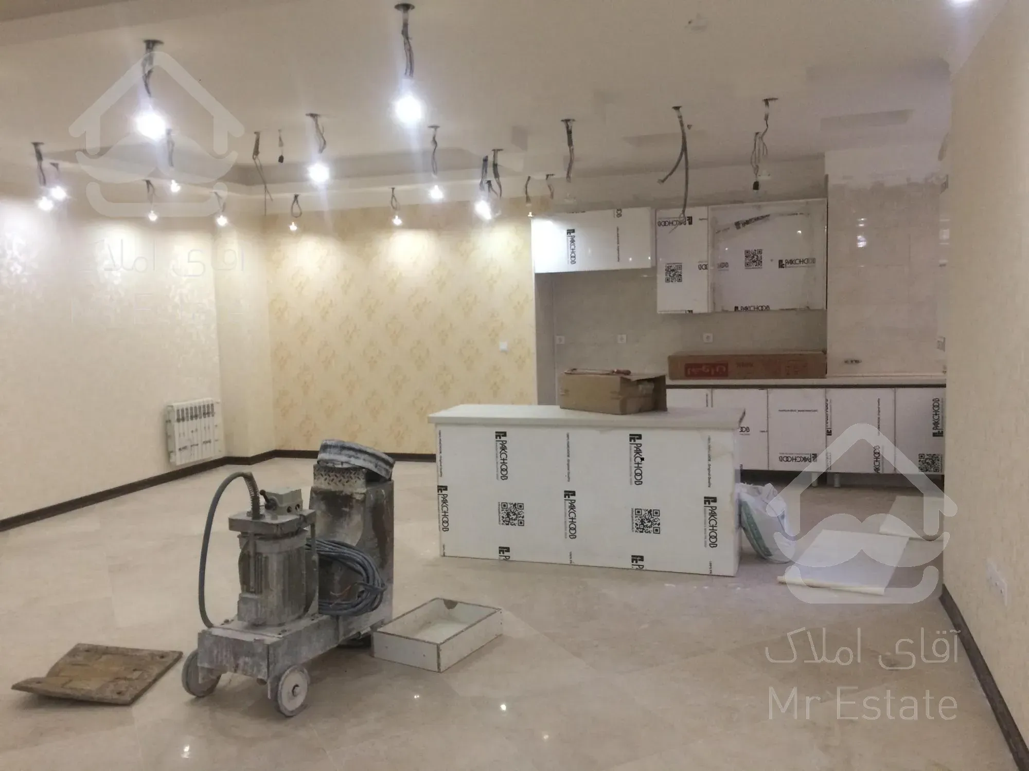 ۱۴۰متر نوساز عالی صادقیه شمال فردوس شرق