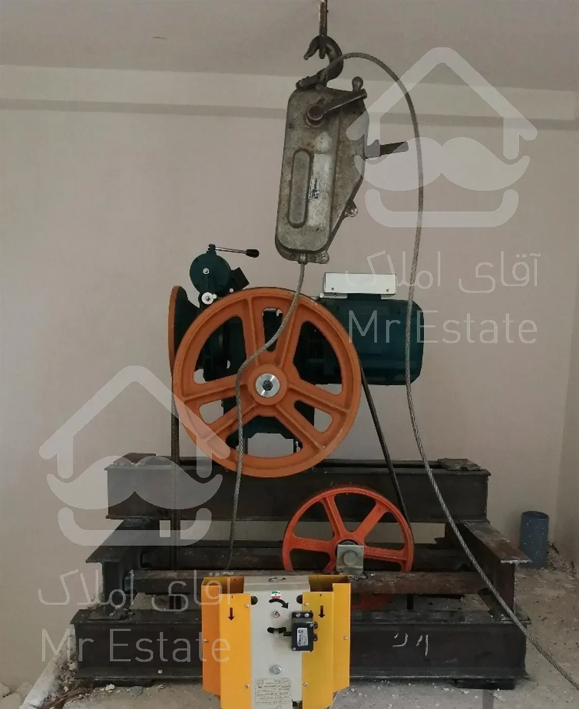 سرویس و تعمیر و بازسازی انواع آسانسور