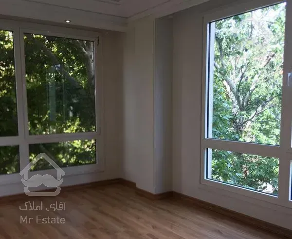 370 متر برج باغ غرق در نور