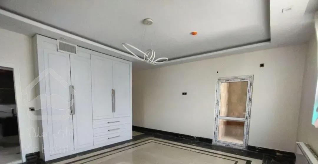 ازگل  122 متر بسیار شیک ۲ پارکینگ