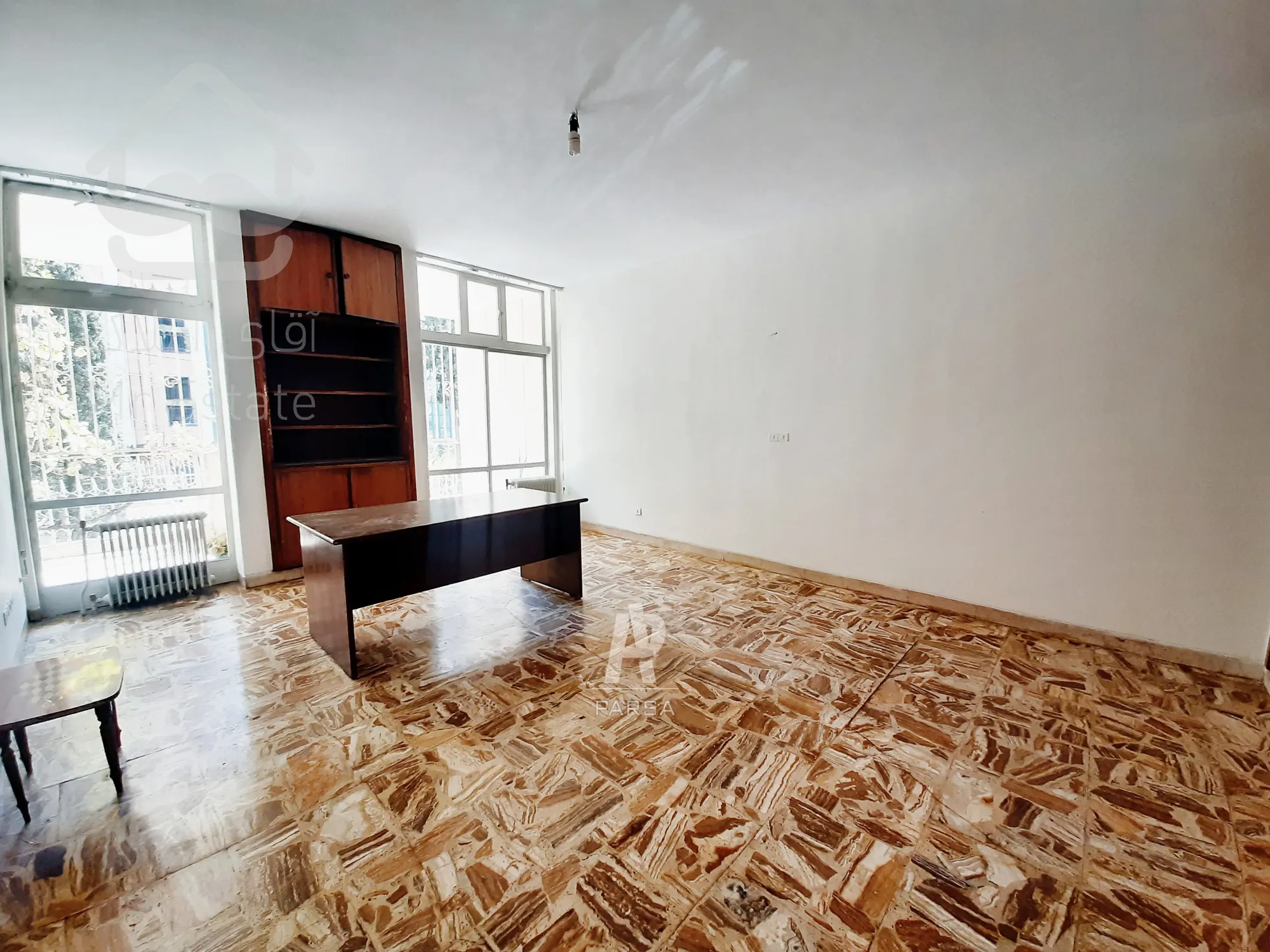 ۳۰۰متر ۴خواب/ فول امکانات / تاپ لوکیشن گاندی جهان کودک