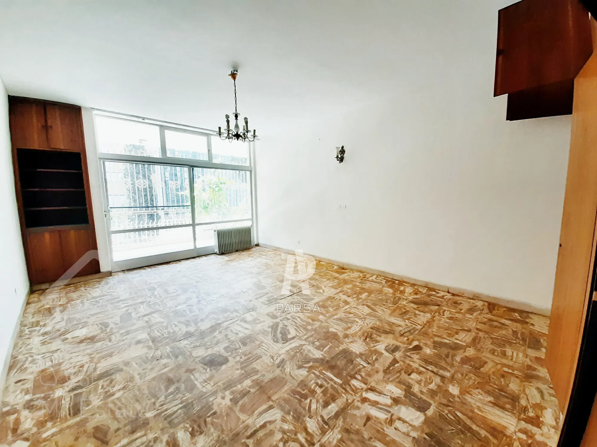 ۳۰۰متر ۴خواب/ فول امکانات / تاپ لوکیشن گاندی جهان کودک