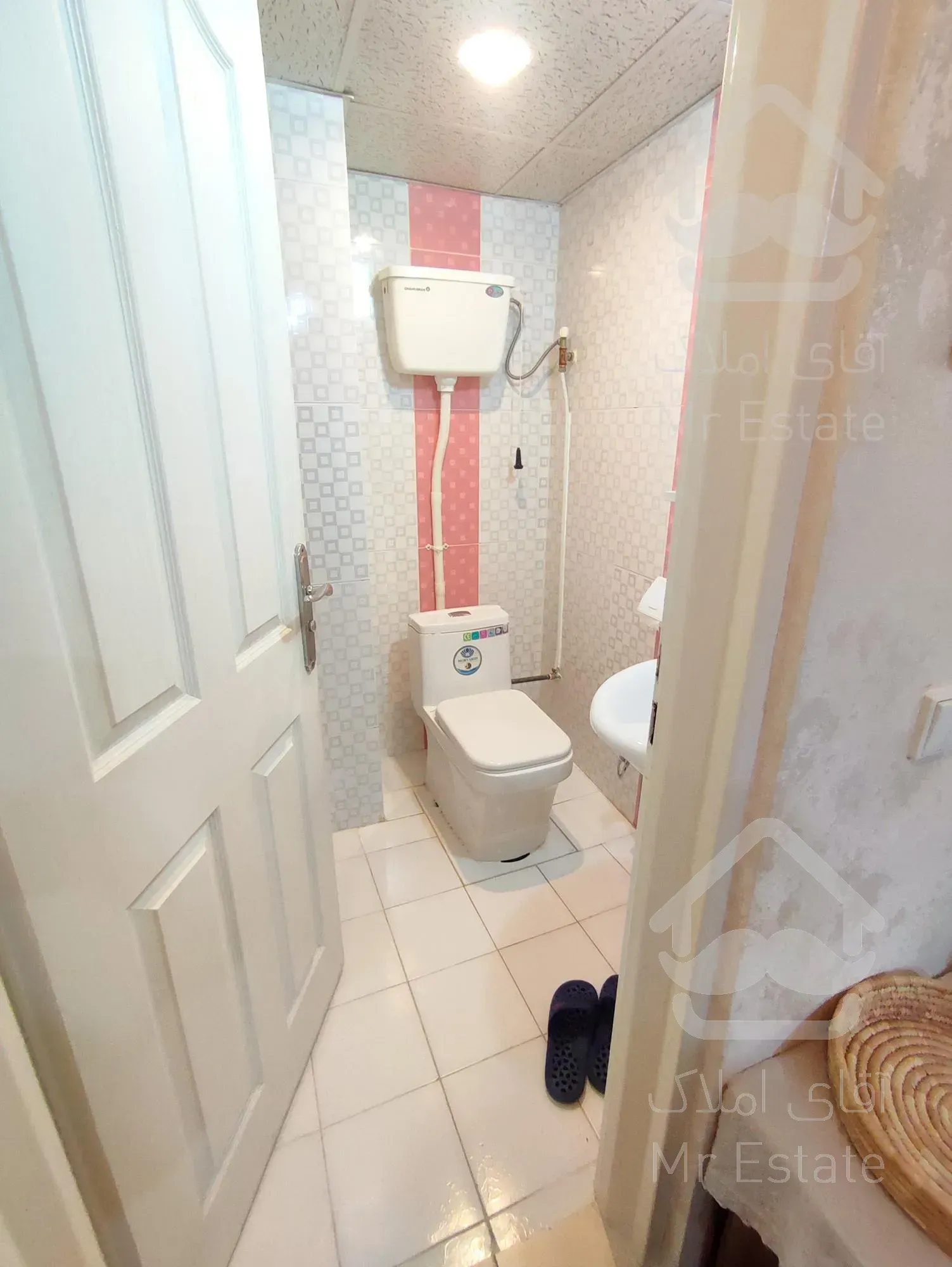 واحد جلو/ 90 متری/2 خوابه /5 قدم تا اصلی