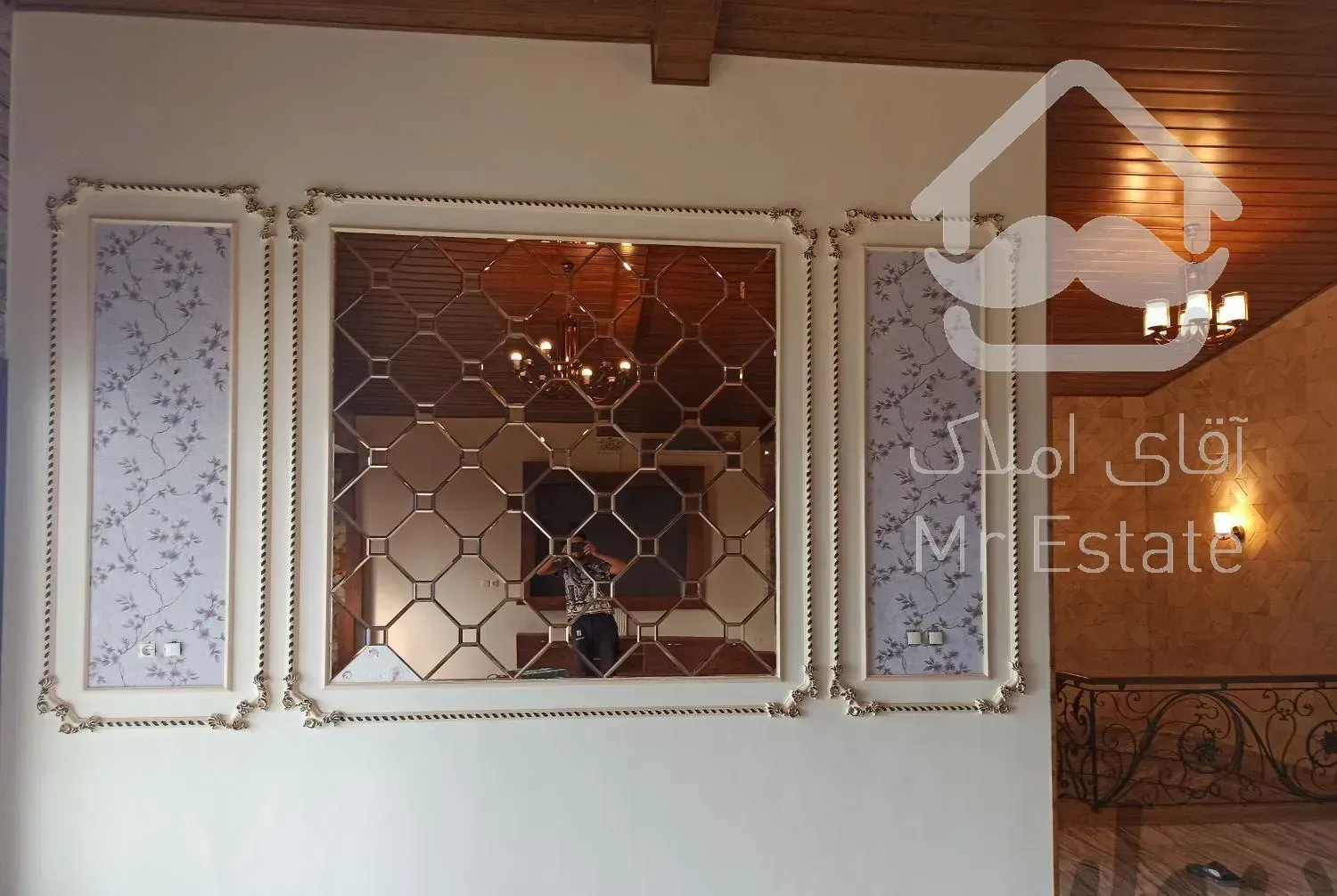 نصاب کاغذ دیواری و پوستر