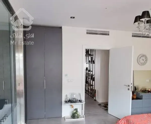 ۱۸۰متر پنت هاوس با تراس وسیع و چشم انداز همیشگی