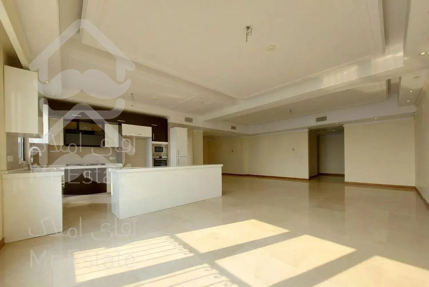 190متر ازگل/تراس چینشی/2 پارکینگ/غرق نور