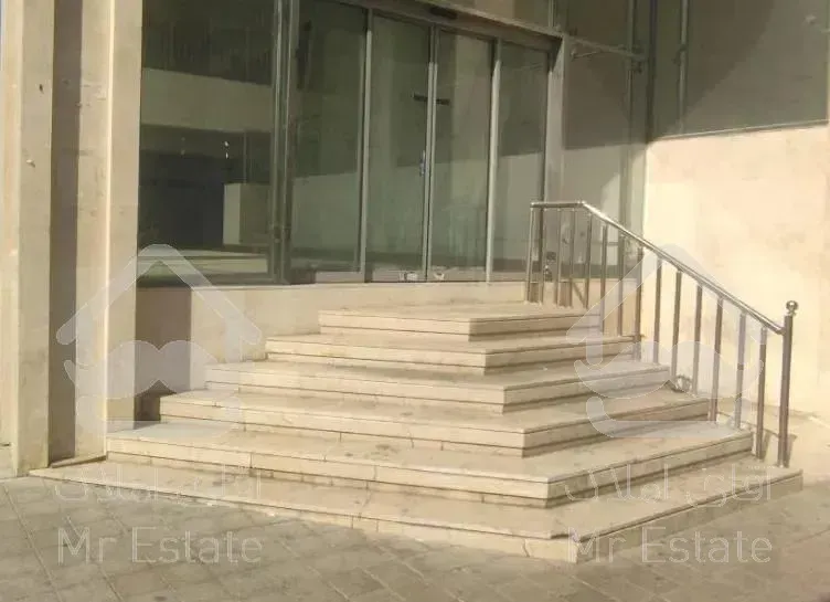 ۱٠ متر کف خیابان ویترین دونبش (( پاسداران ))