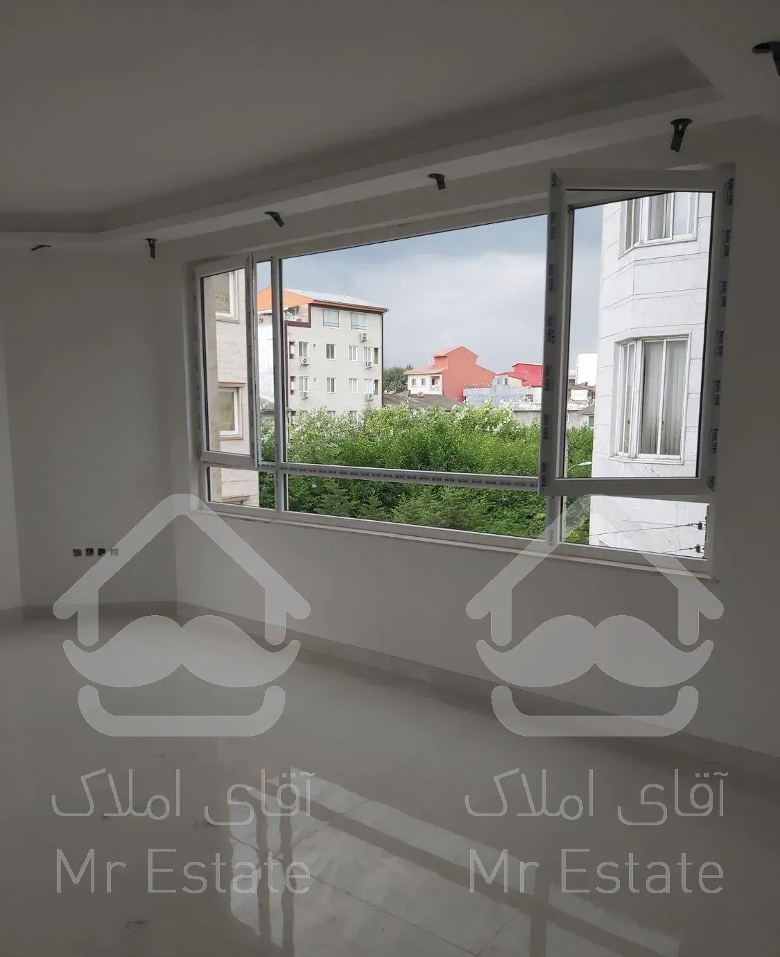 آپارتمان ۹۶متری رو‌به‌رو استخر